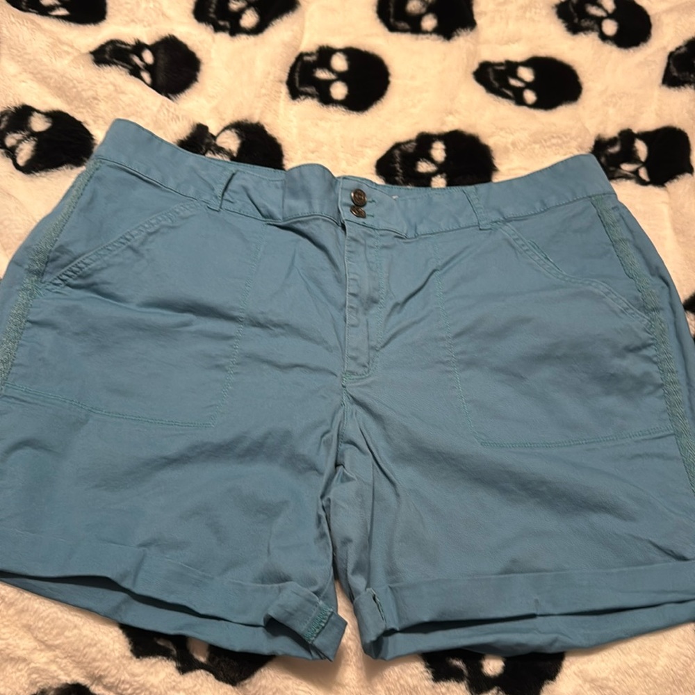 Shorts by Gloria Vanderbilt size 14 blue green color